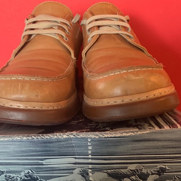 SHOE - Picture 3 of 3